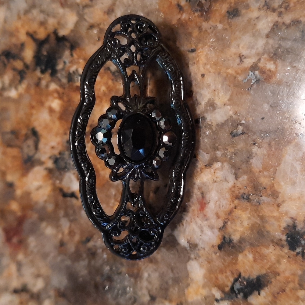 Vintage Victorian brooch